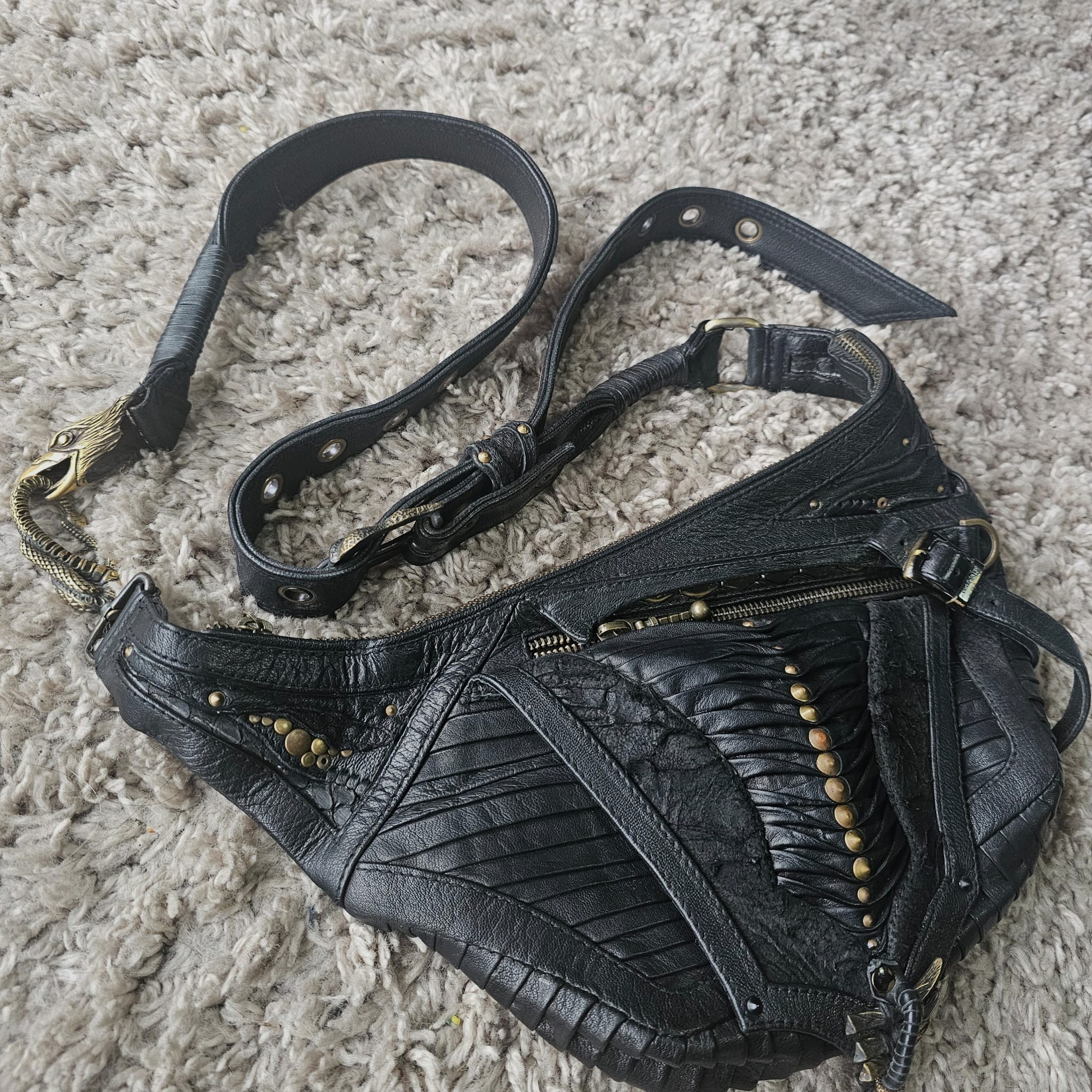 KURO - Pure Leather Pouch with Eagle Clasp – Bild 2