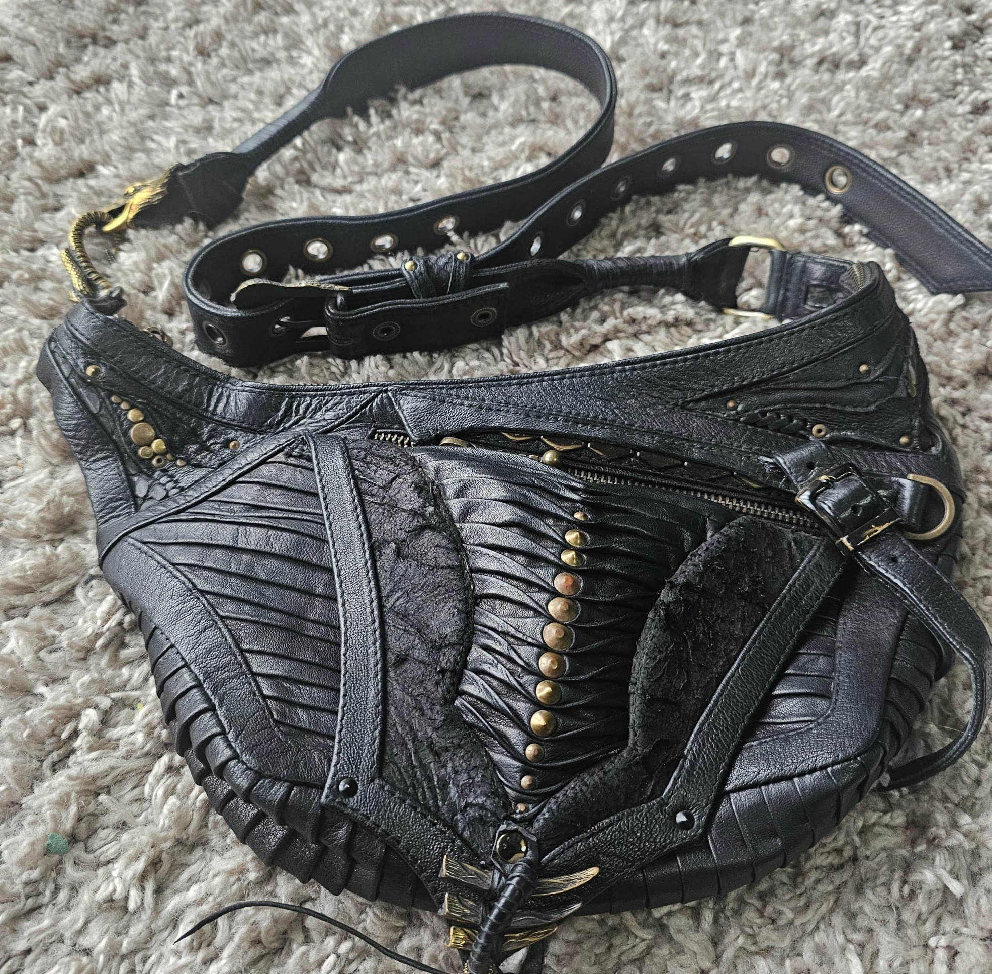 KURO - Pure Leather Pouch with Eagle Clasp