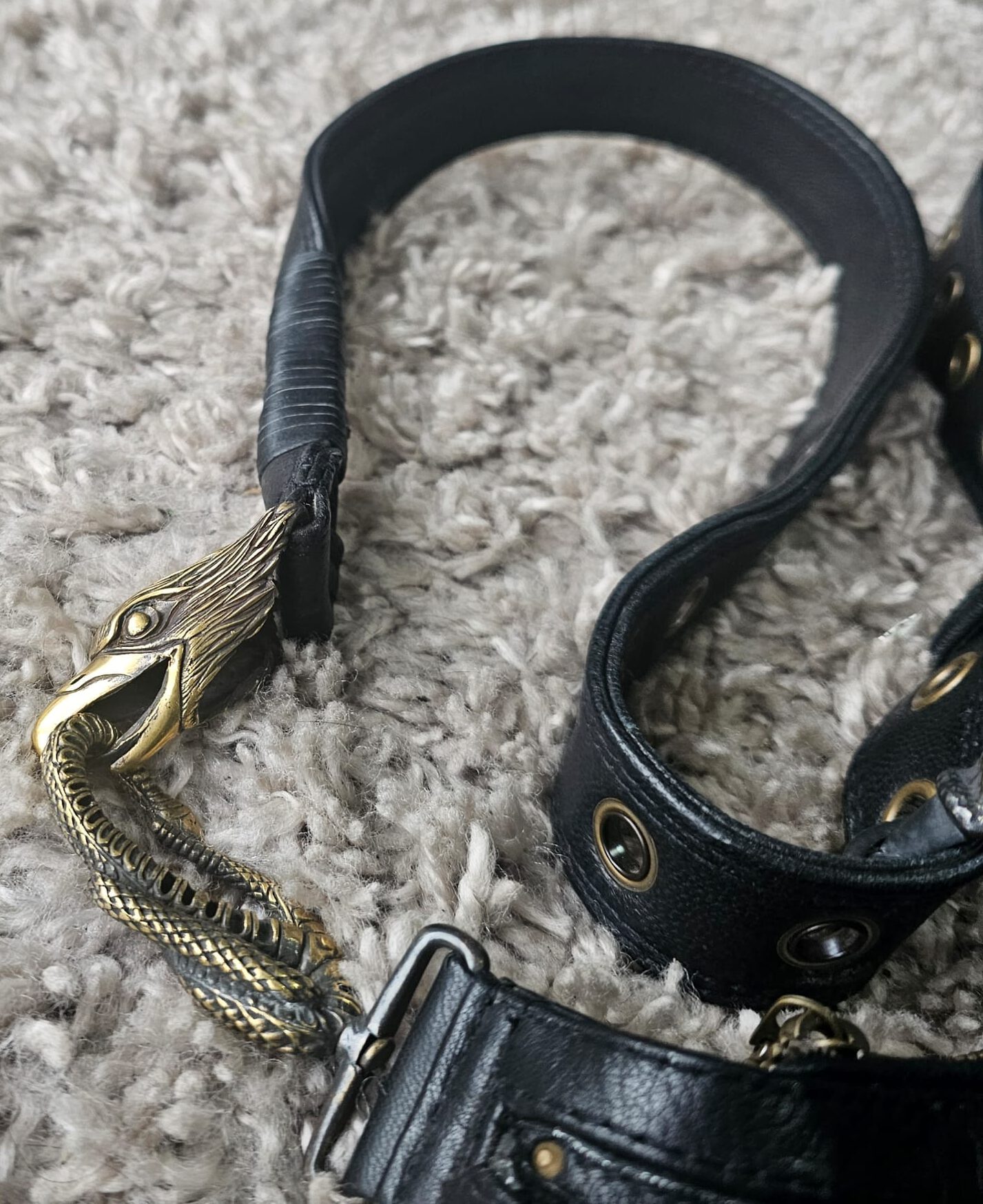 KURO - Pure Leather Pouch with Eagle Clasp – Bild 3