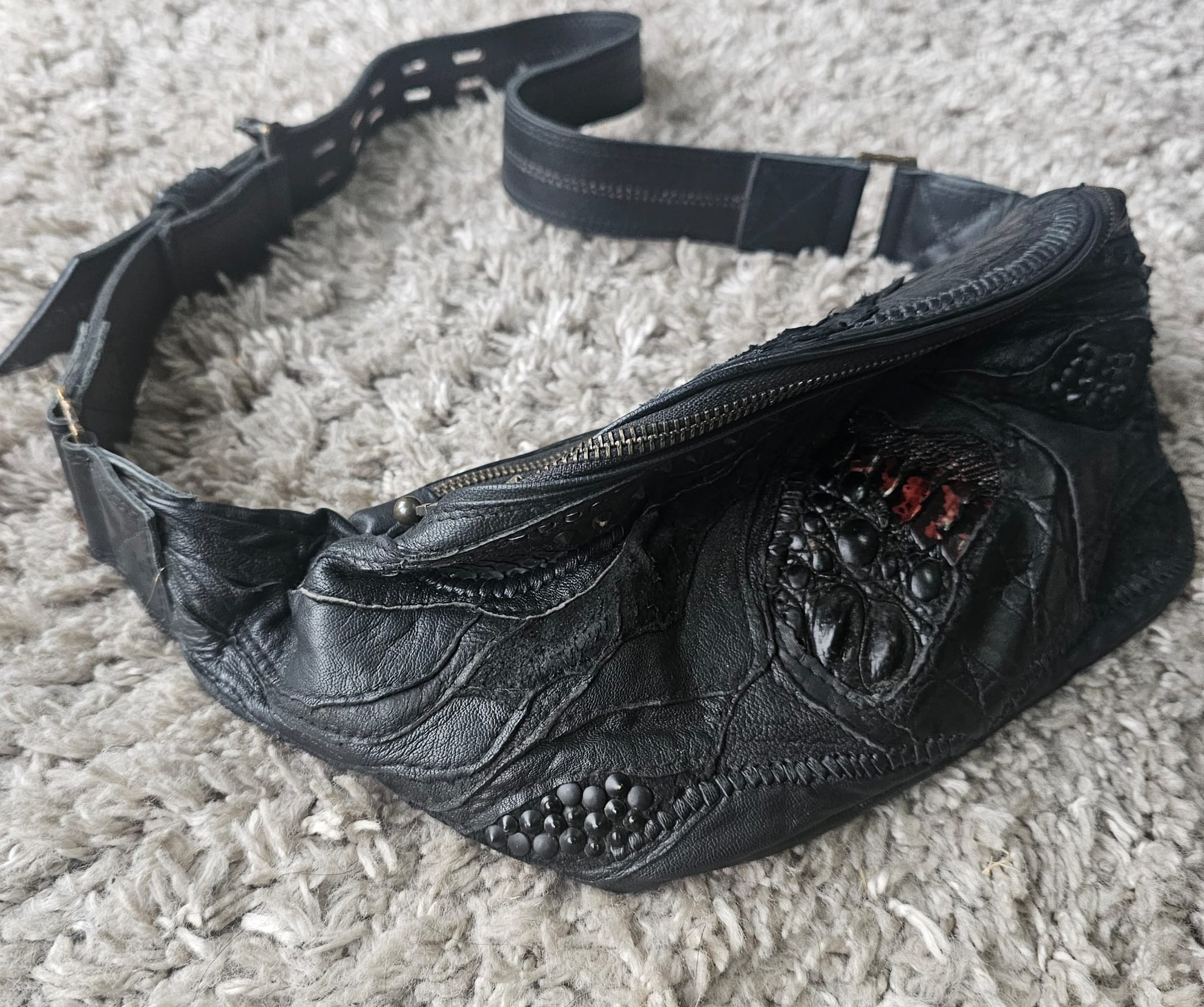 KURO - Pure Leather Pouch