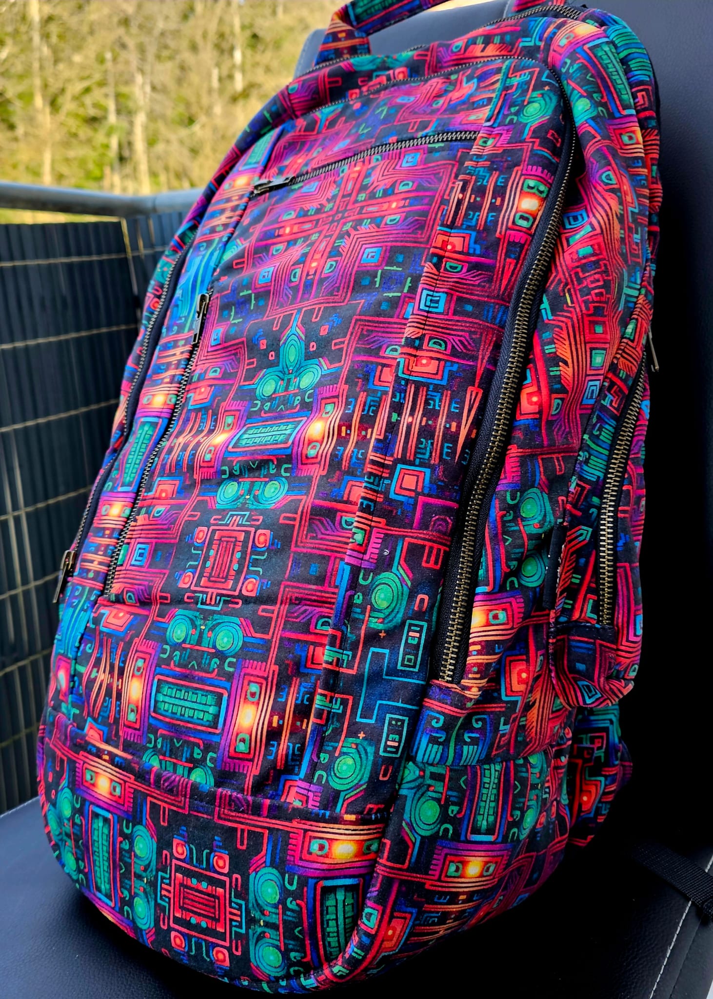 Wasserdichter Laptop Rucksack ''TRIPPY CUBES''